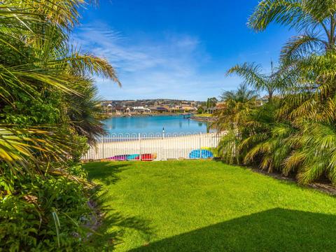 Lake Front – Tropical Retreat at Encounter Bay