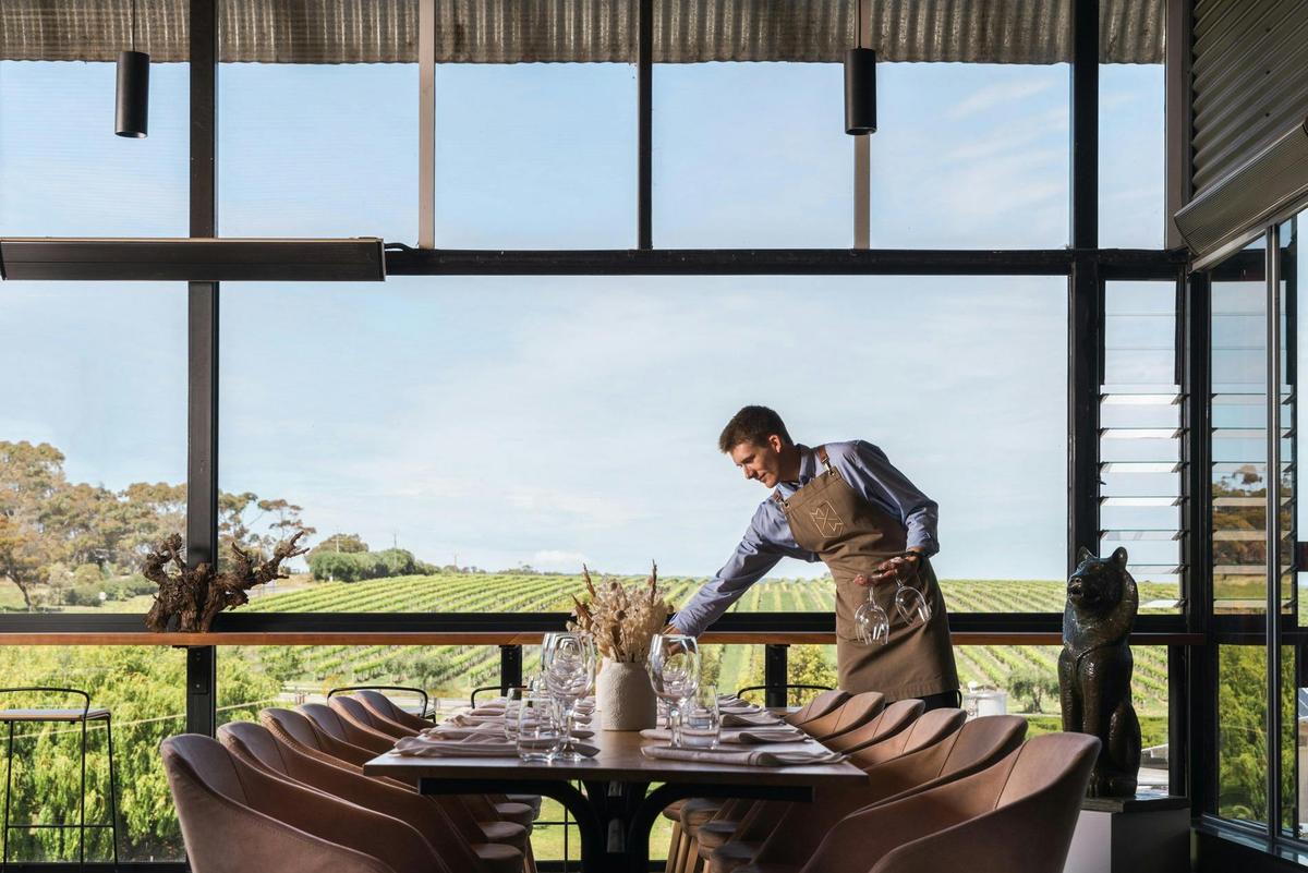 Winery Heritage Tour and Fine Dining Lunch