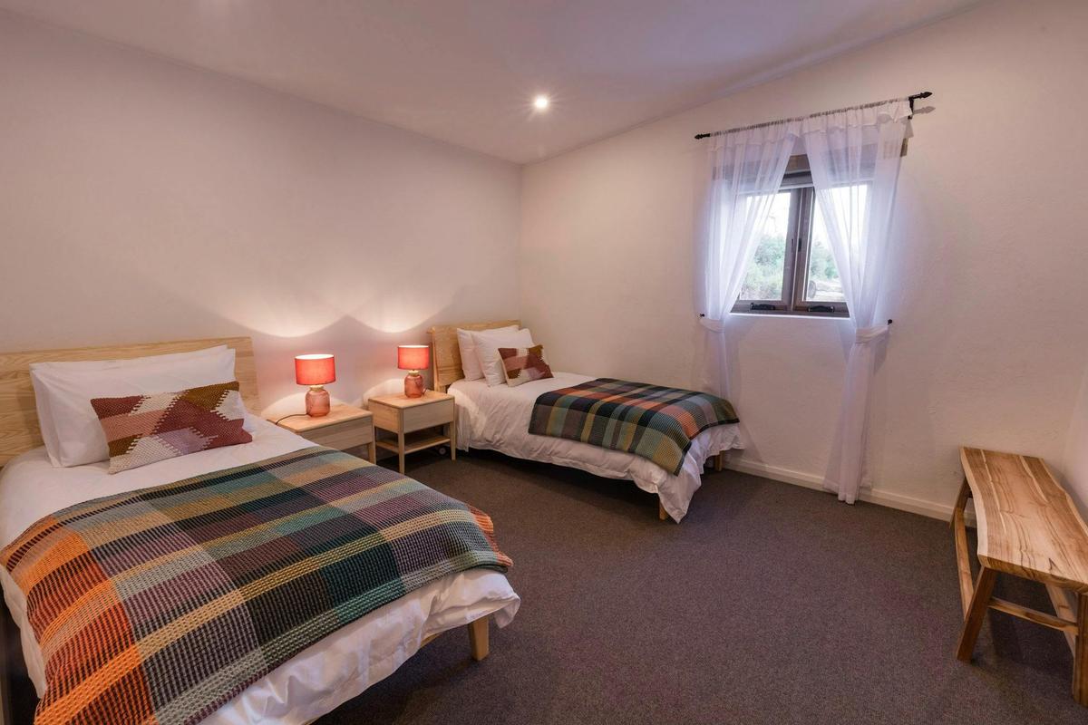 Bedroom with two single beds