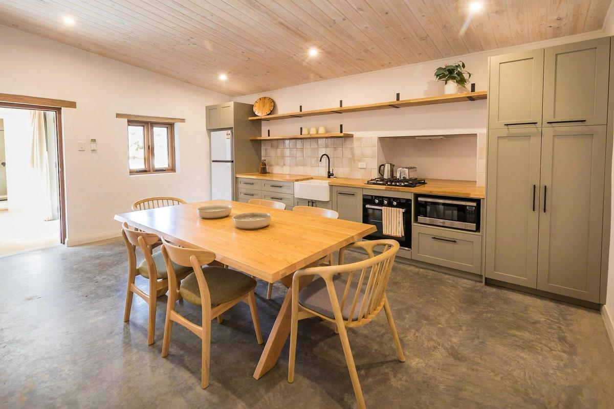 Kitchen area with 6 seater dining table