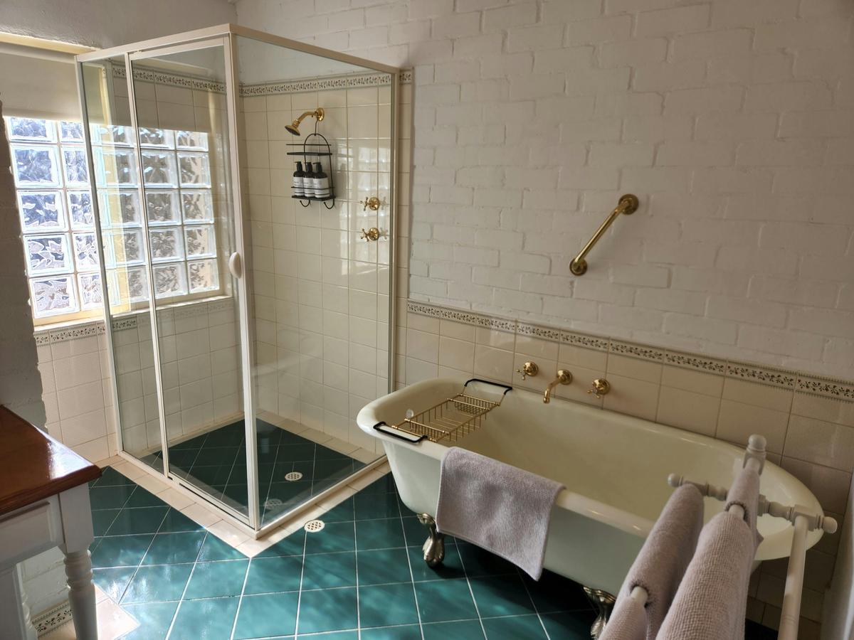 Oscars ensuite with Claw footed bathtub