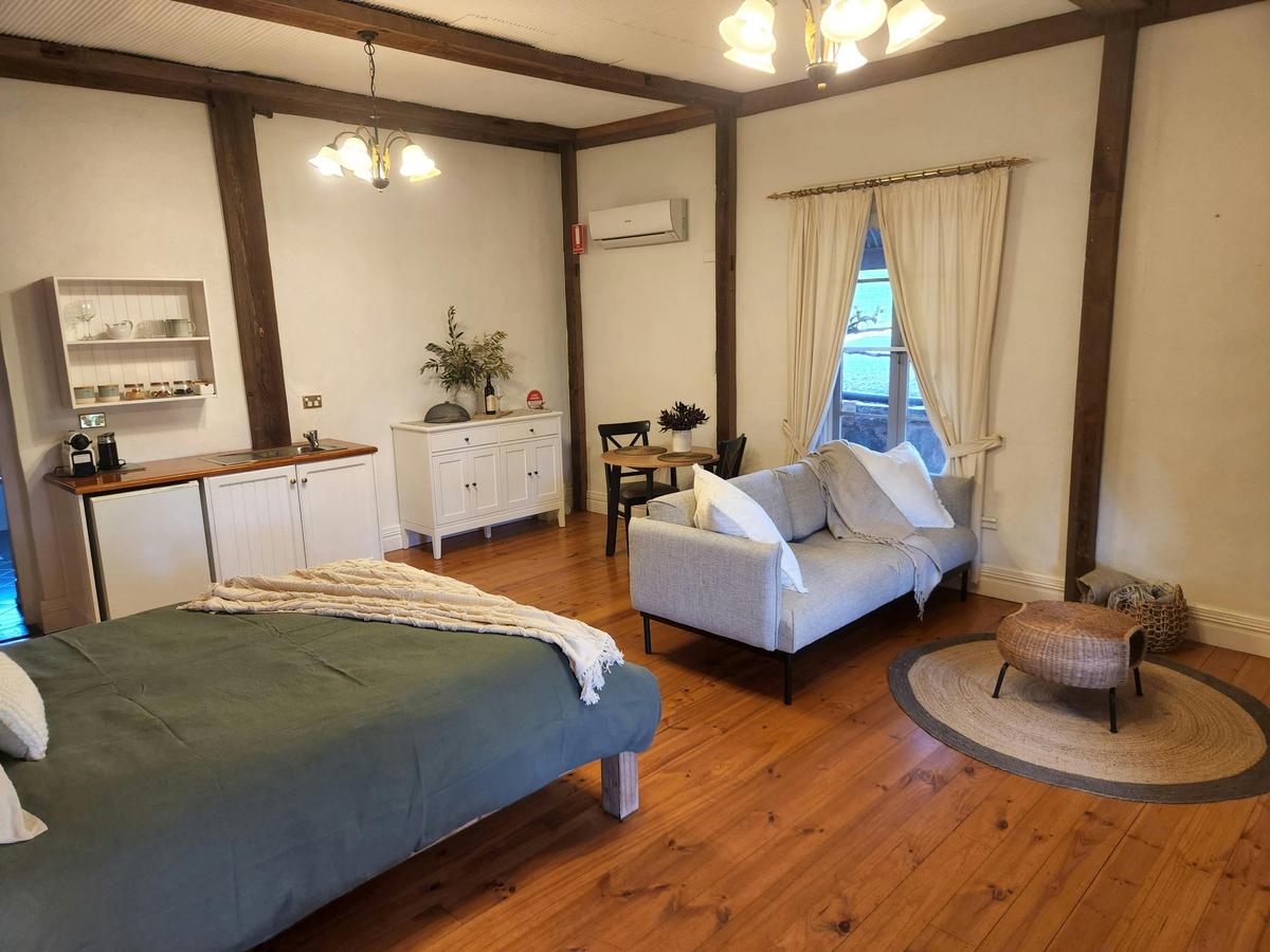 Oscars Suite with Lounge and dining area