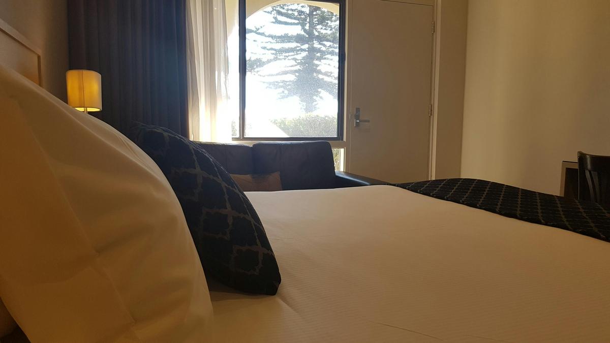 Motel Queen Room