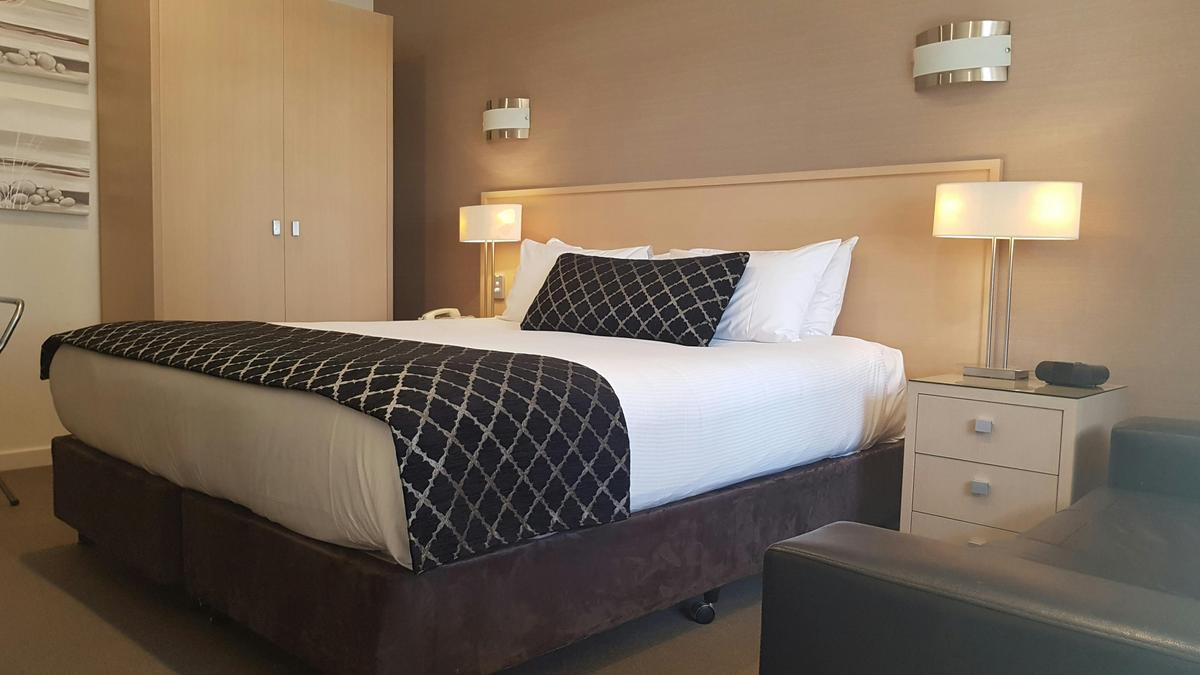 Motel Queen Room