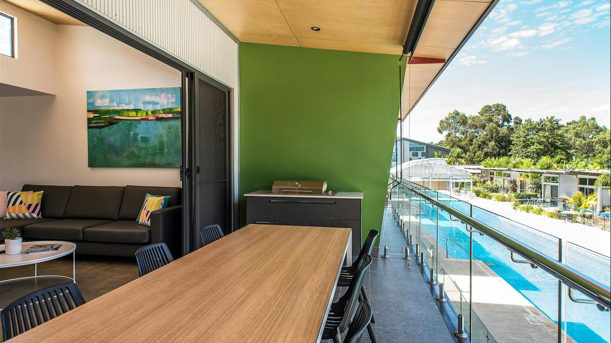 Deluxe Poolside Apartment