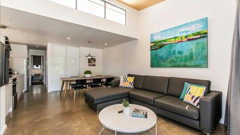 Deluxe Poolside Apartment