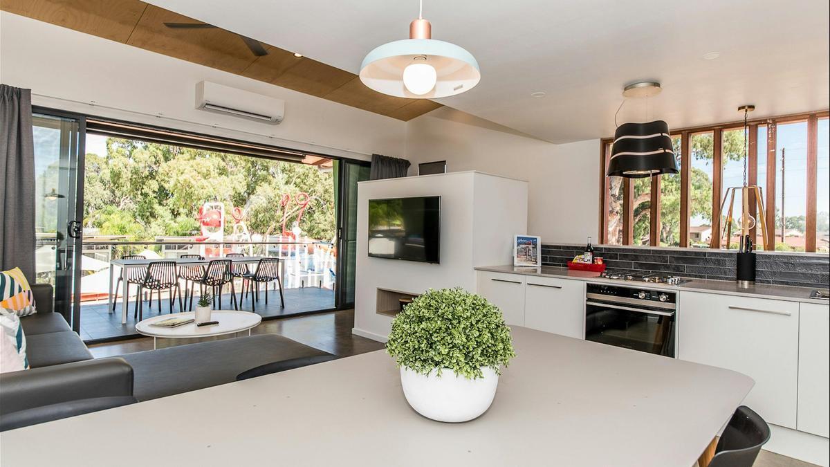 Deluxe Poolside Apartment