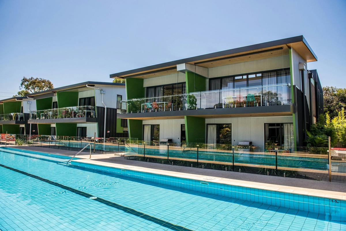 Studio Poolside Apartment