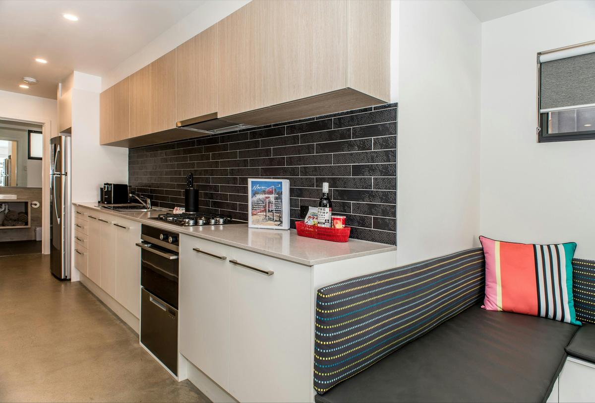 Studio Poolside Apartment