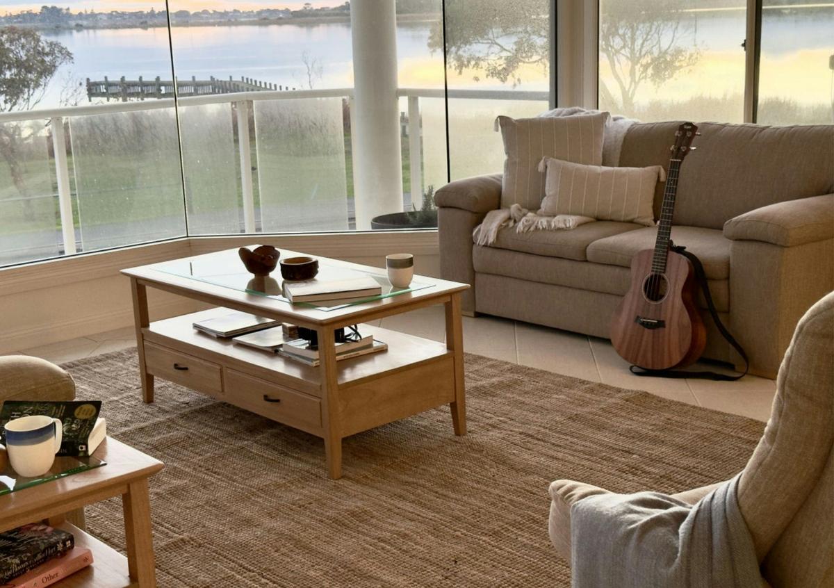 Cozy Lounge Room