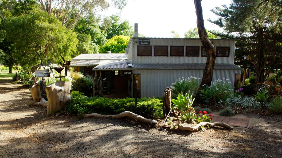 Gallery and Cellar door on arrival view from car park