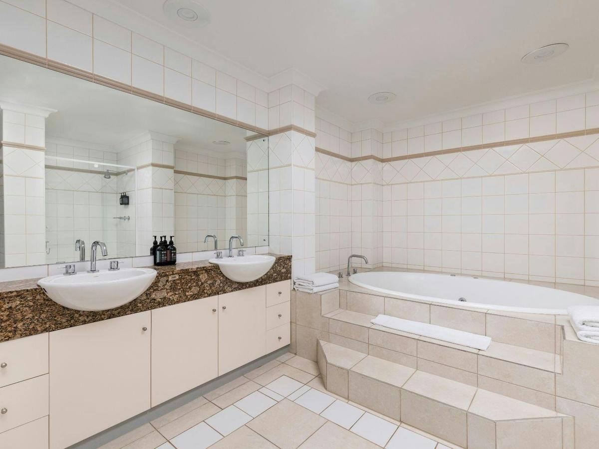 One Bedroom Spa Apartment