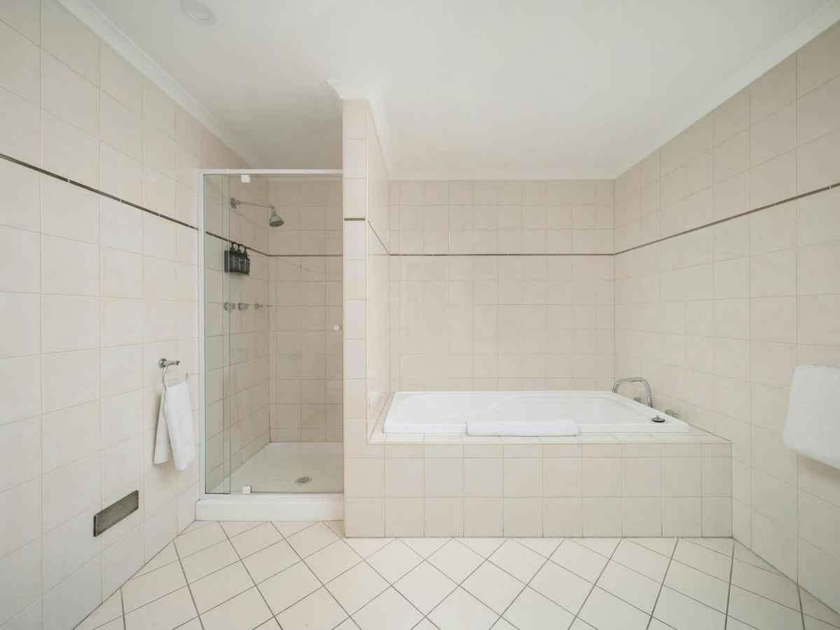 One Bedroom Deluxe Apartment