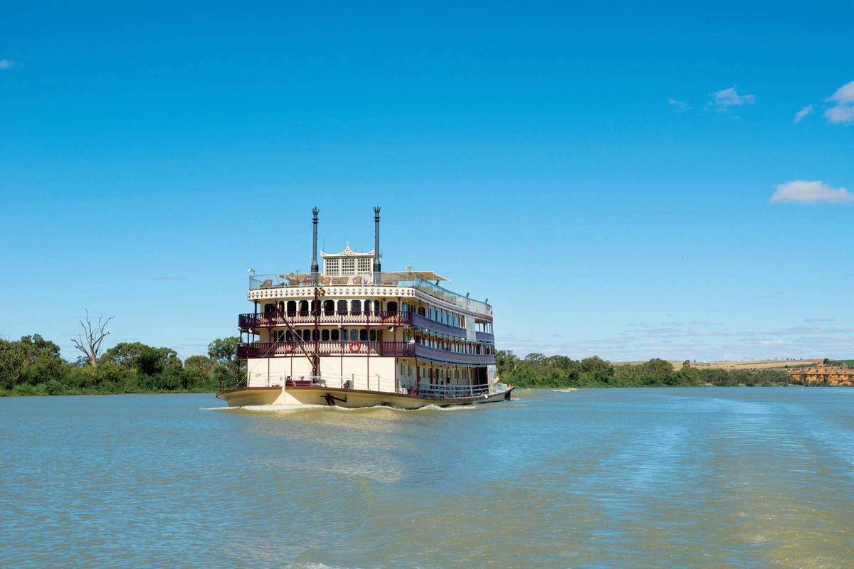 Lunch on the Murray Princess