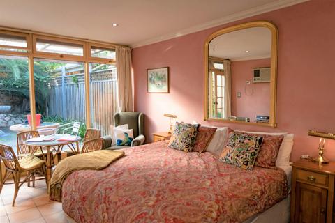 Champagne Suite