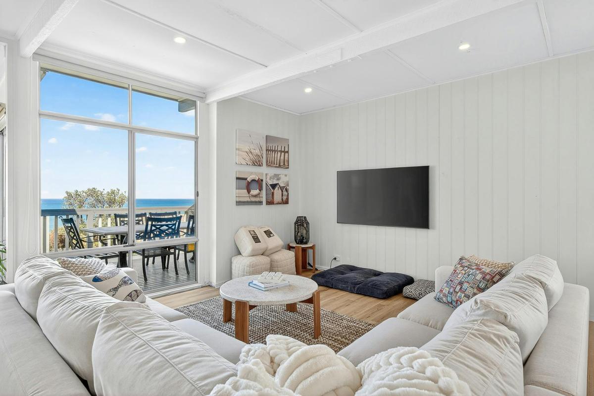 Cozy Lounge Room