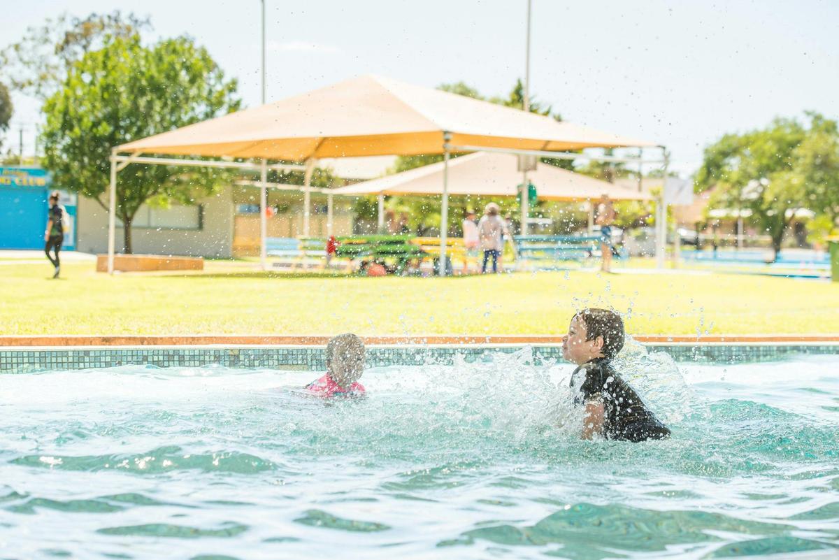 The MUrray Bridge Swimming Centre has a toddlers and leaners pool