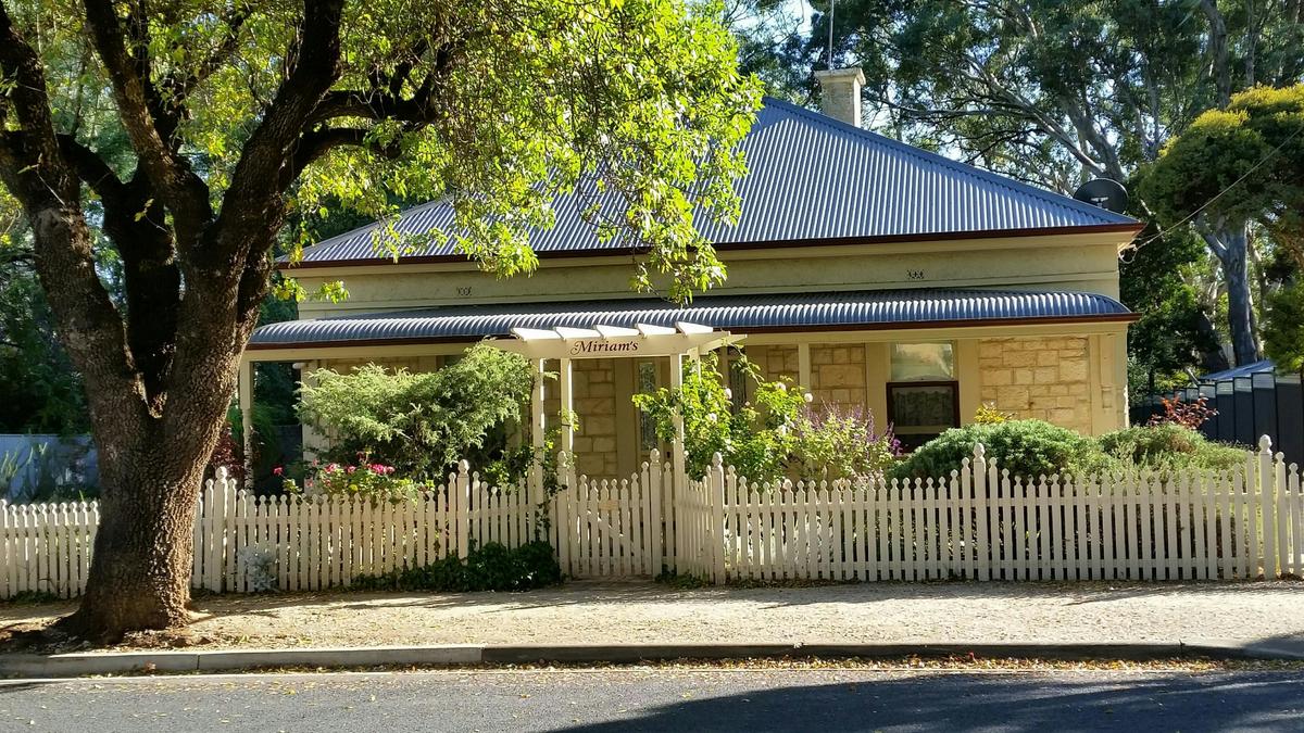COTTAGE