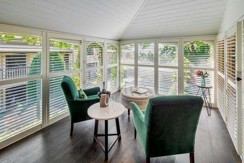 Conservatory Suite