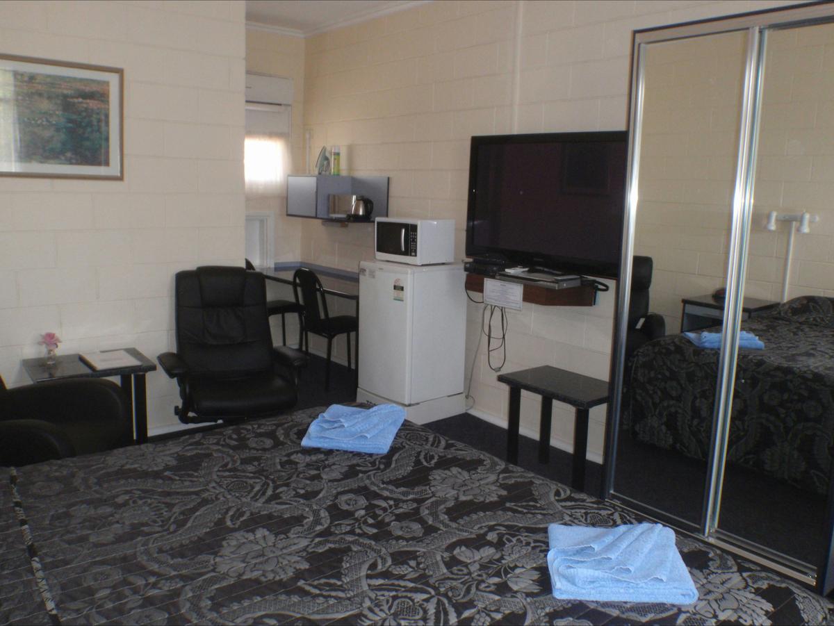 King room with massage chair