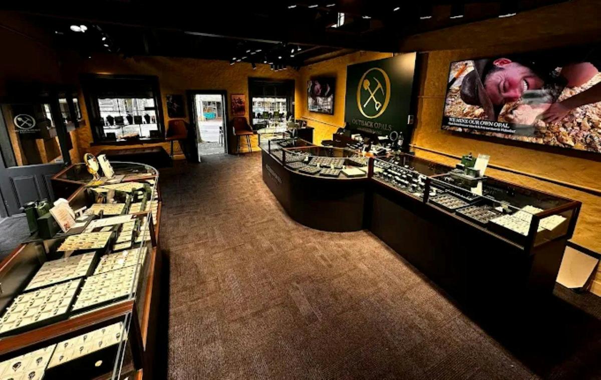 Opal jewellery and specimen shop