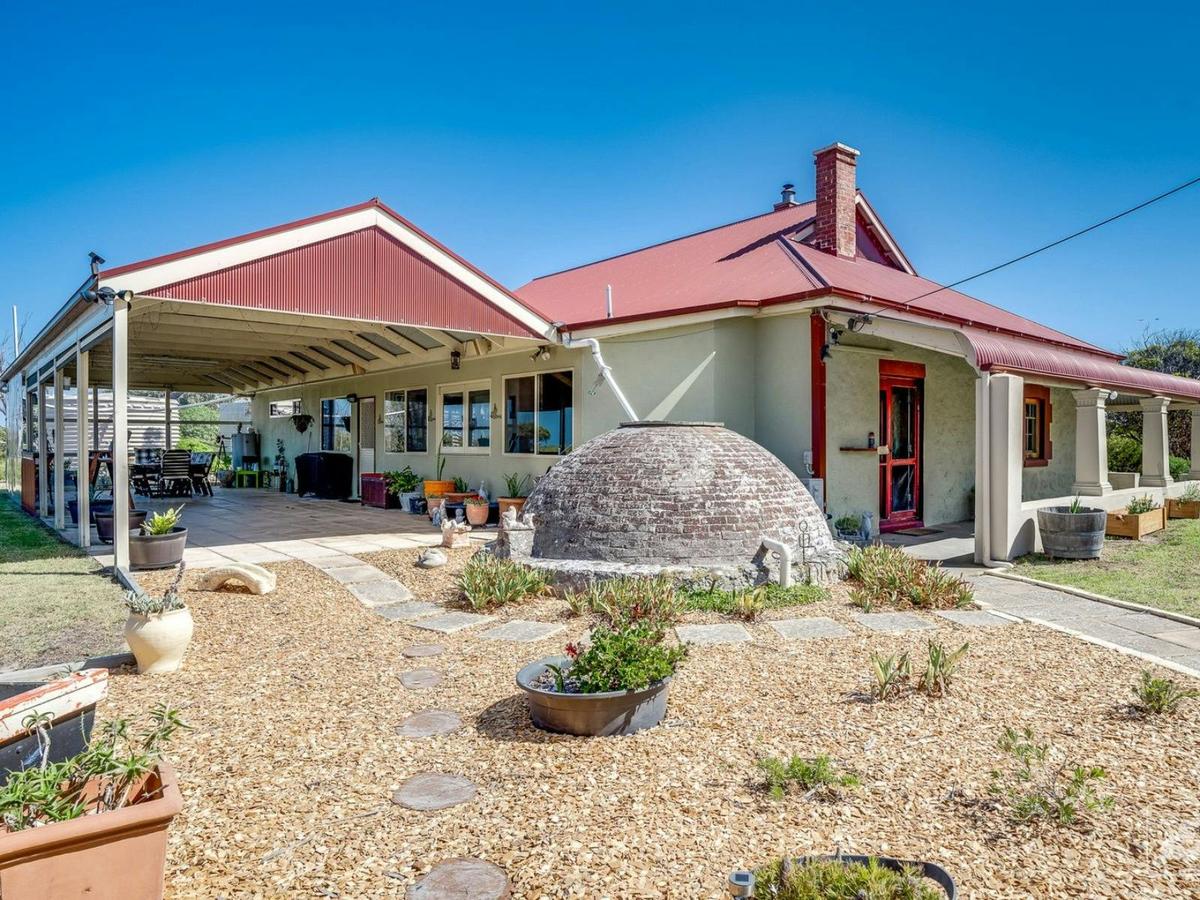 Nori Retreat and outdoor entertaining area