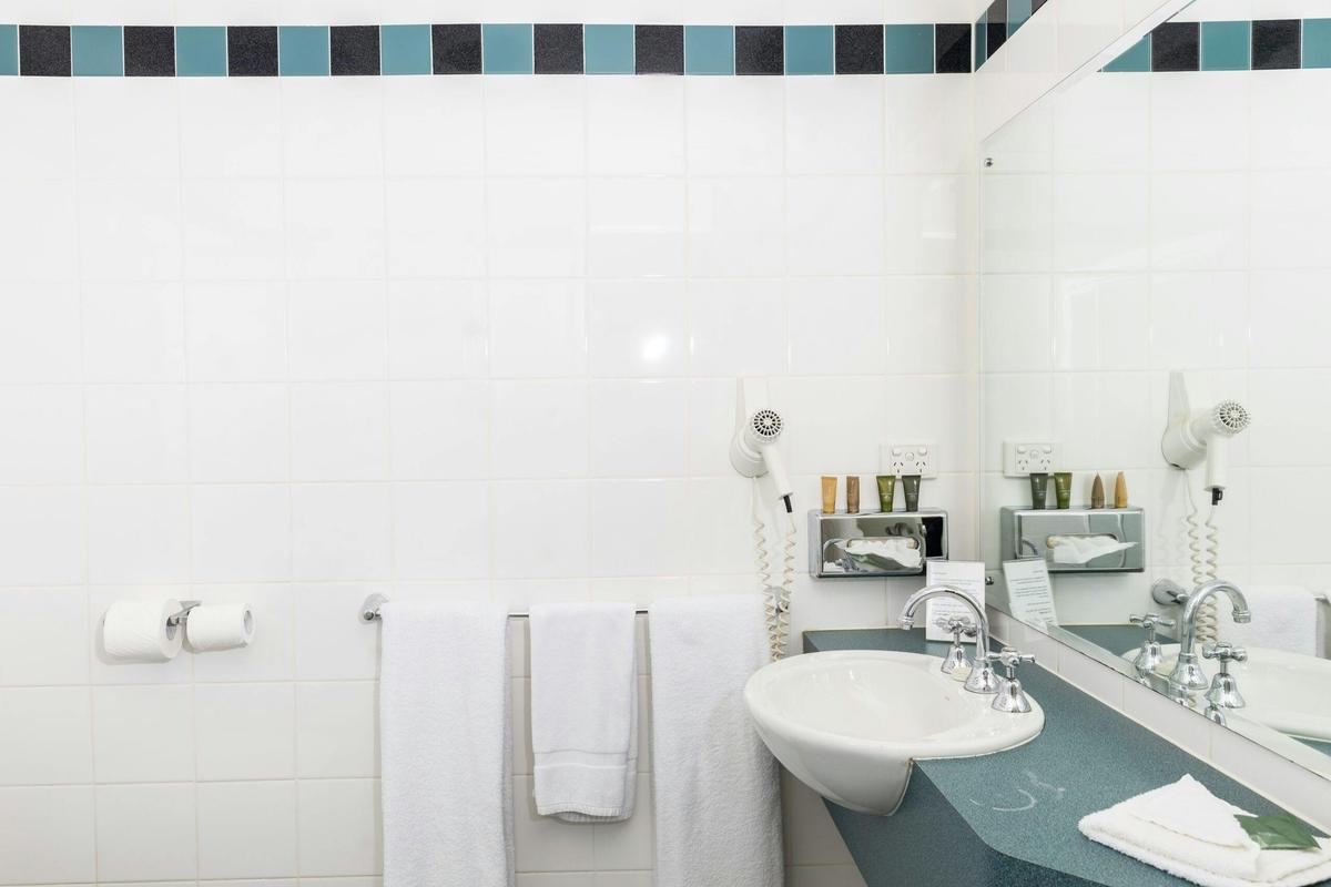 One of the comfortable, clean en-suite bathrooms attached to all rooms at the Pastoral Hotel Motel