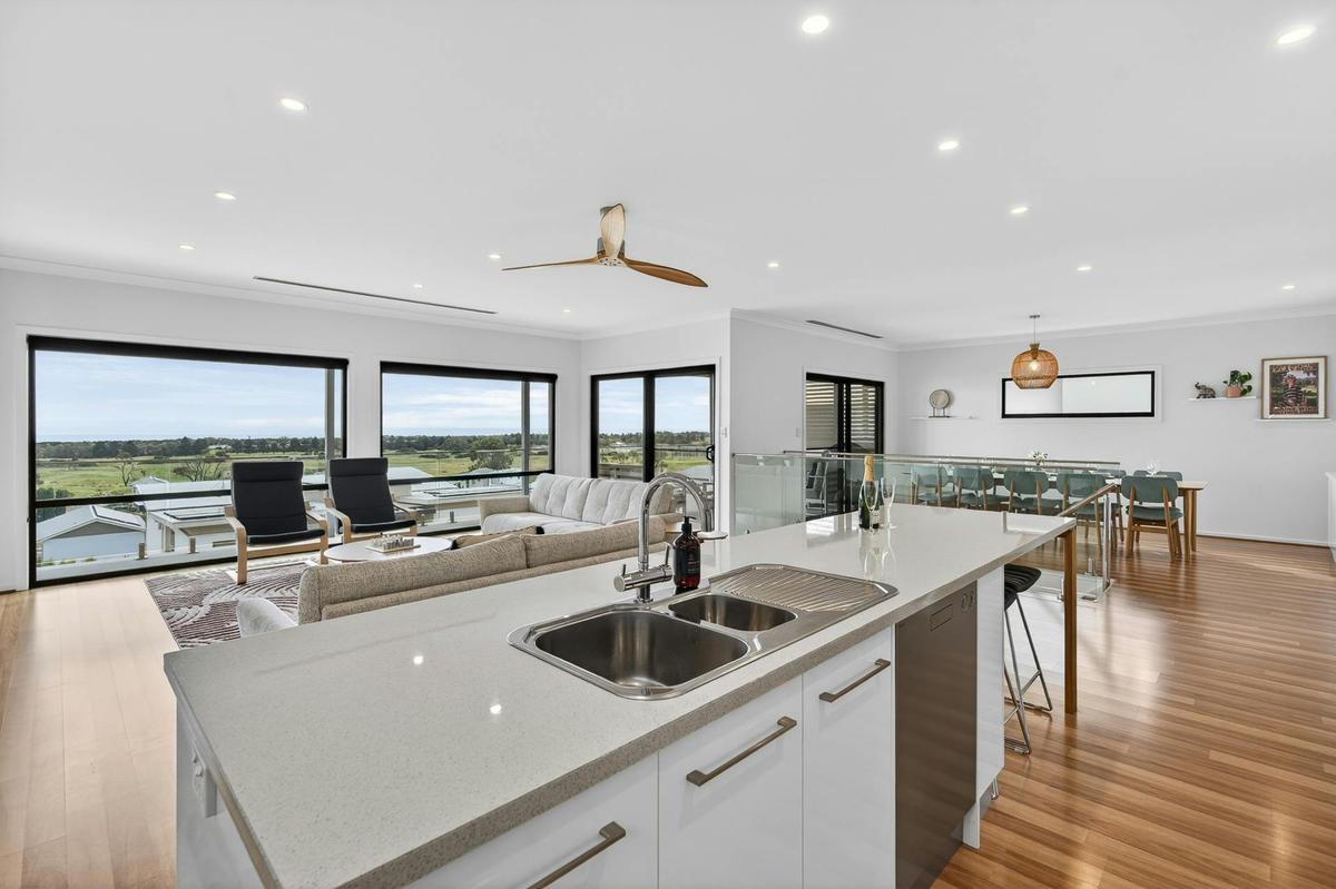 Ocean & Greens Normanville - Kitchen with views