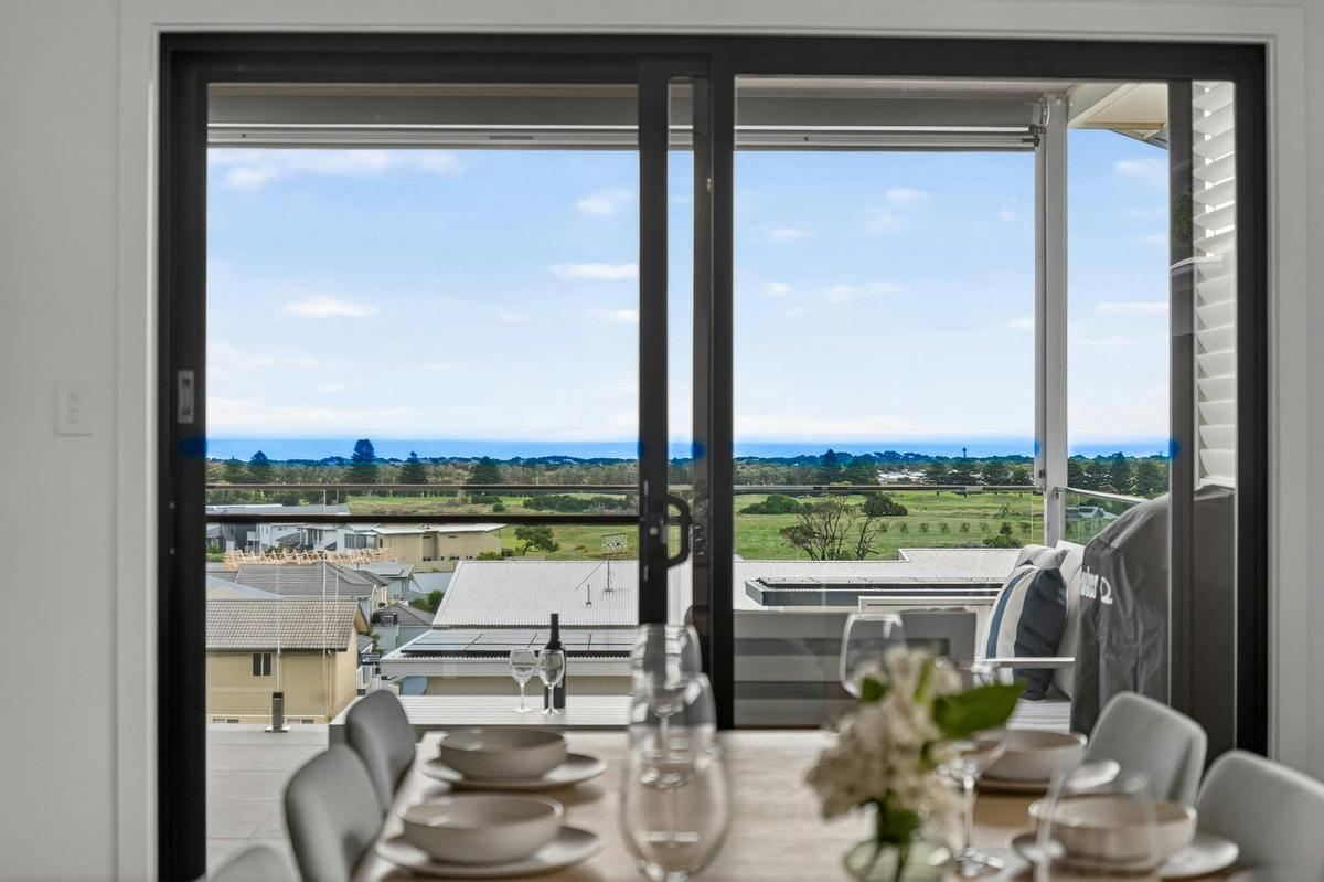Ocean & Greens Normanville - Dining with coastal views