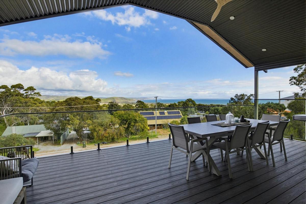Panorama Lookout | Room to Gather, Space to Unwind