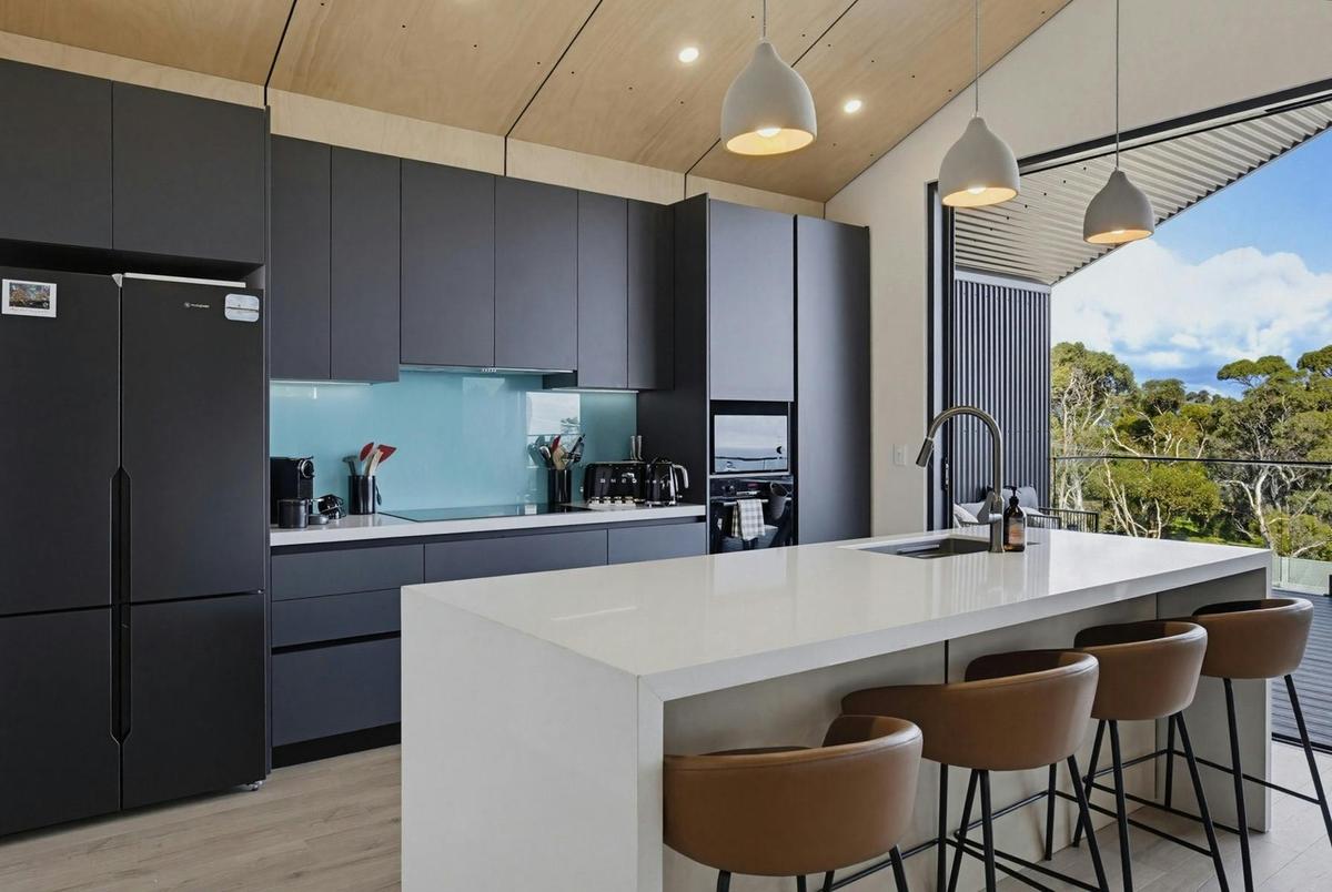 Panorama Lookout | Room to Gather, Space to Unwind