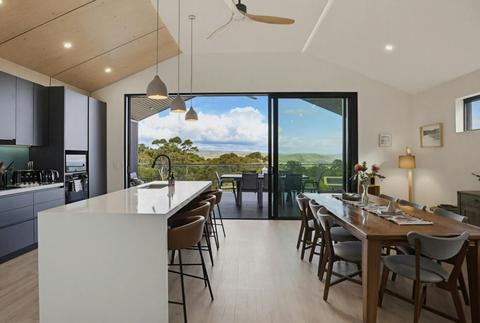 Panorama Lookout | Room to Gather, Space to Unwind