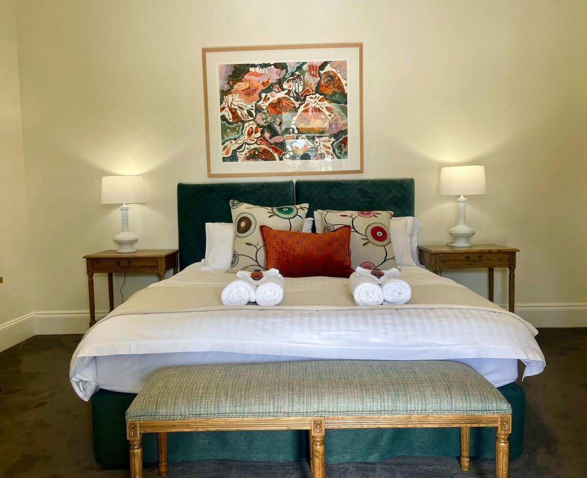 Luxury King Bed Suits