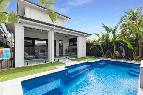 Northshore Luxe Pool House – Glenelg North