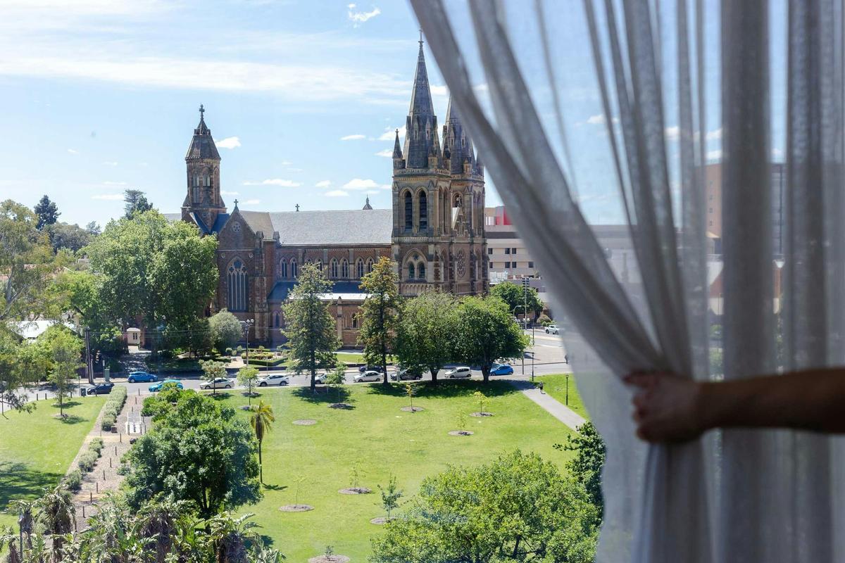 Oval Hotel parkland views