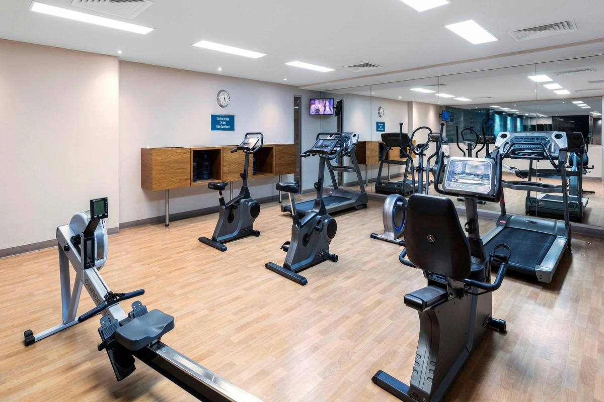 Oaks Plaza Pier - Gym