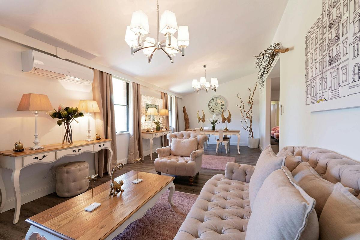 Huge lounge and dining room in King Apartment 1