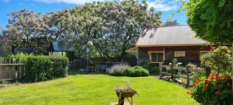 Peppercorn Cottage - Your Romantic Coastal Getaway