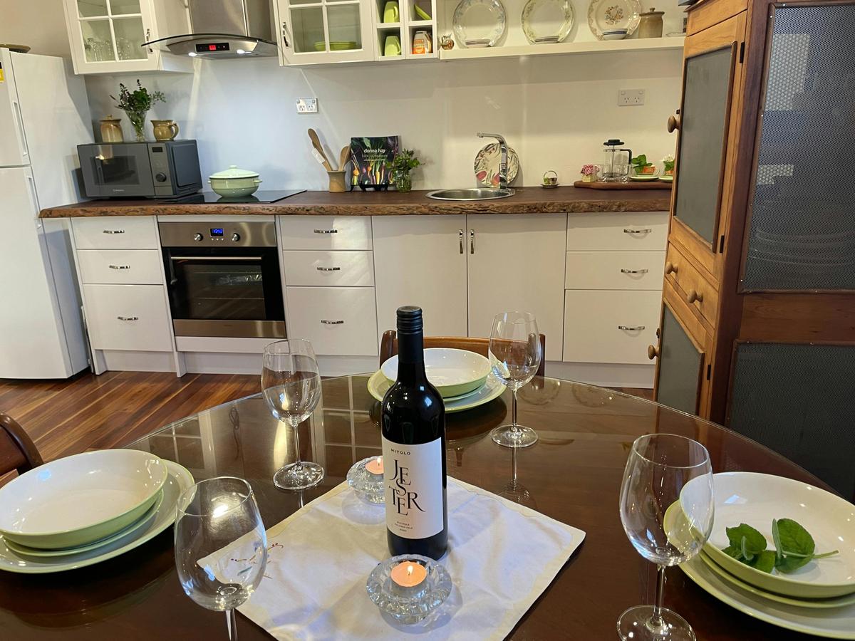 Peppercorn Cottage Normanville - dining