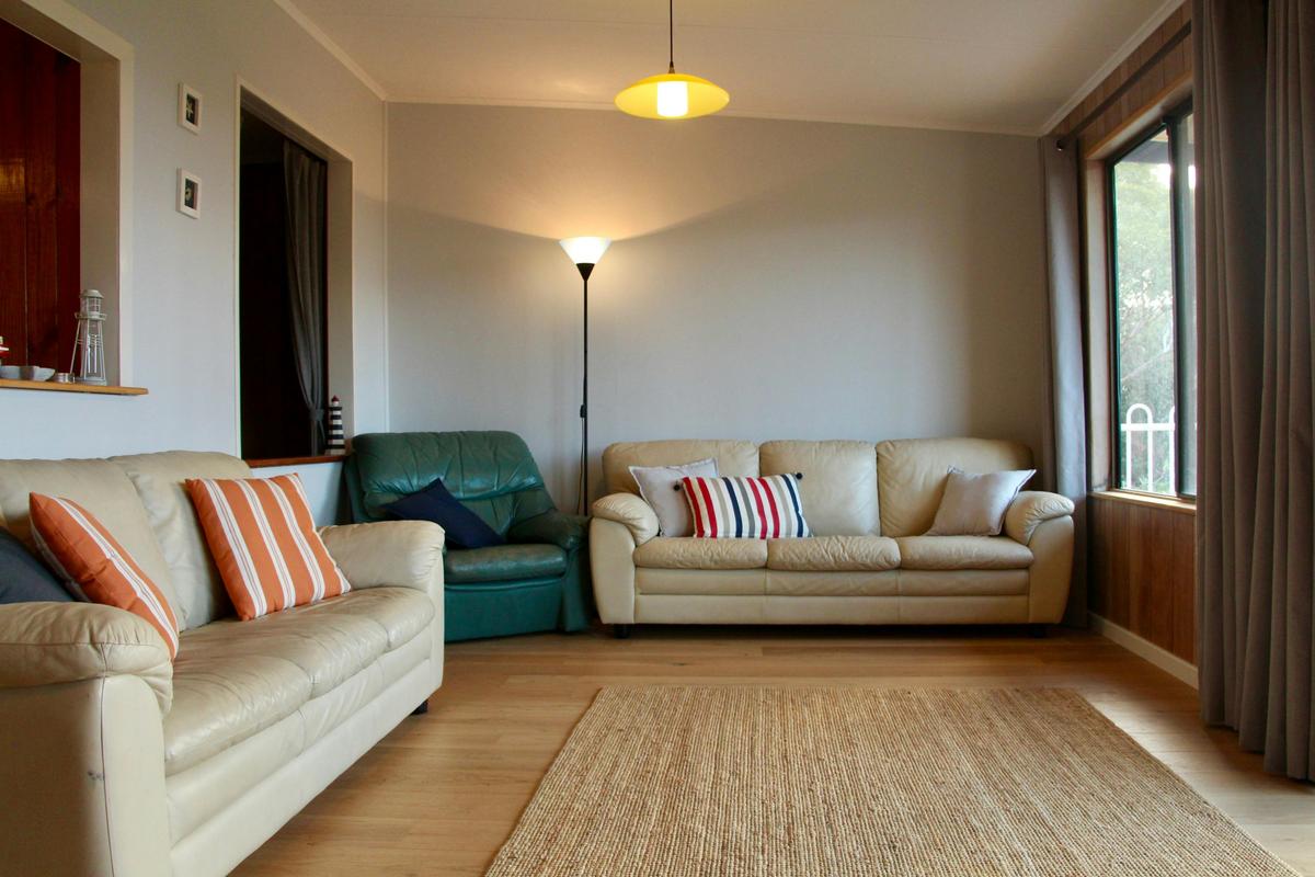 Upper lounge seats
