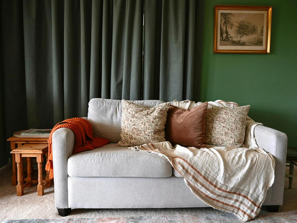 A cosy sitting room to relax, listen to music and play board games