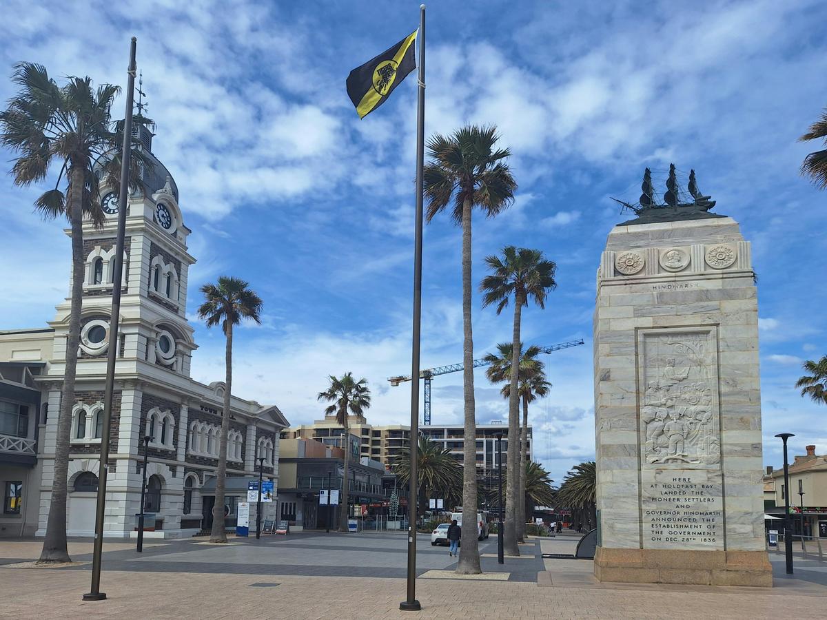 Discover Glenelg Walking Tour