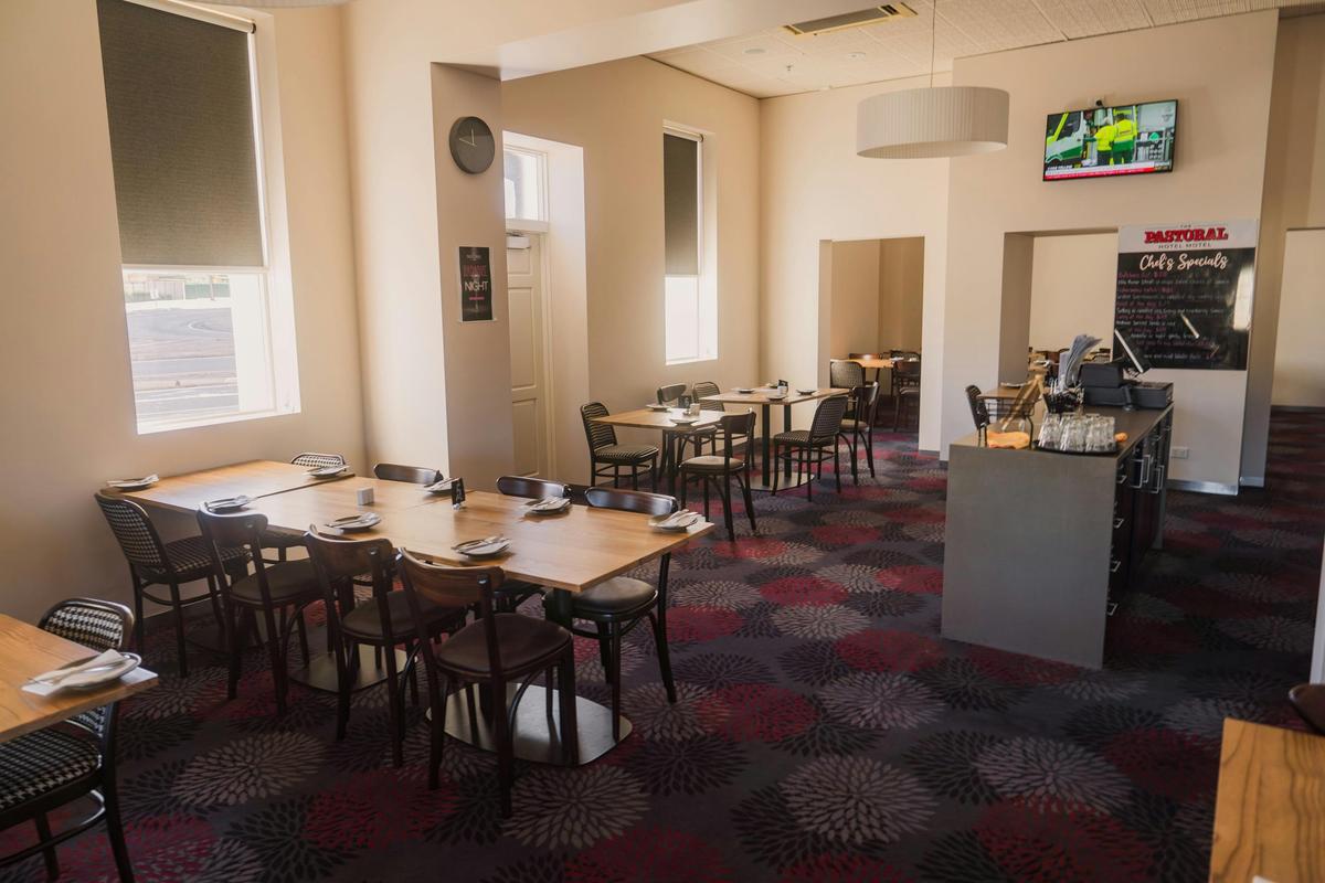 Discover the dining room at the Pastoral Hotel Motel, perfect for meals with family or friends.