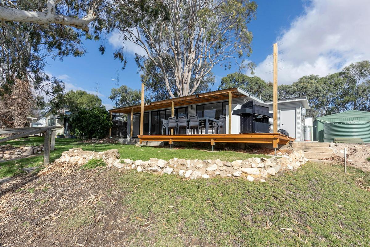 comfortable renovated river front holiday home