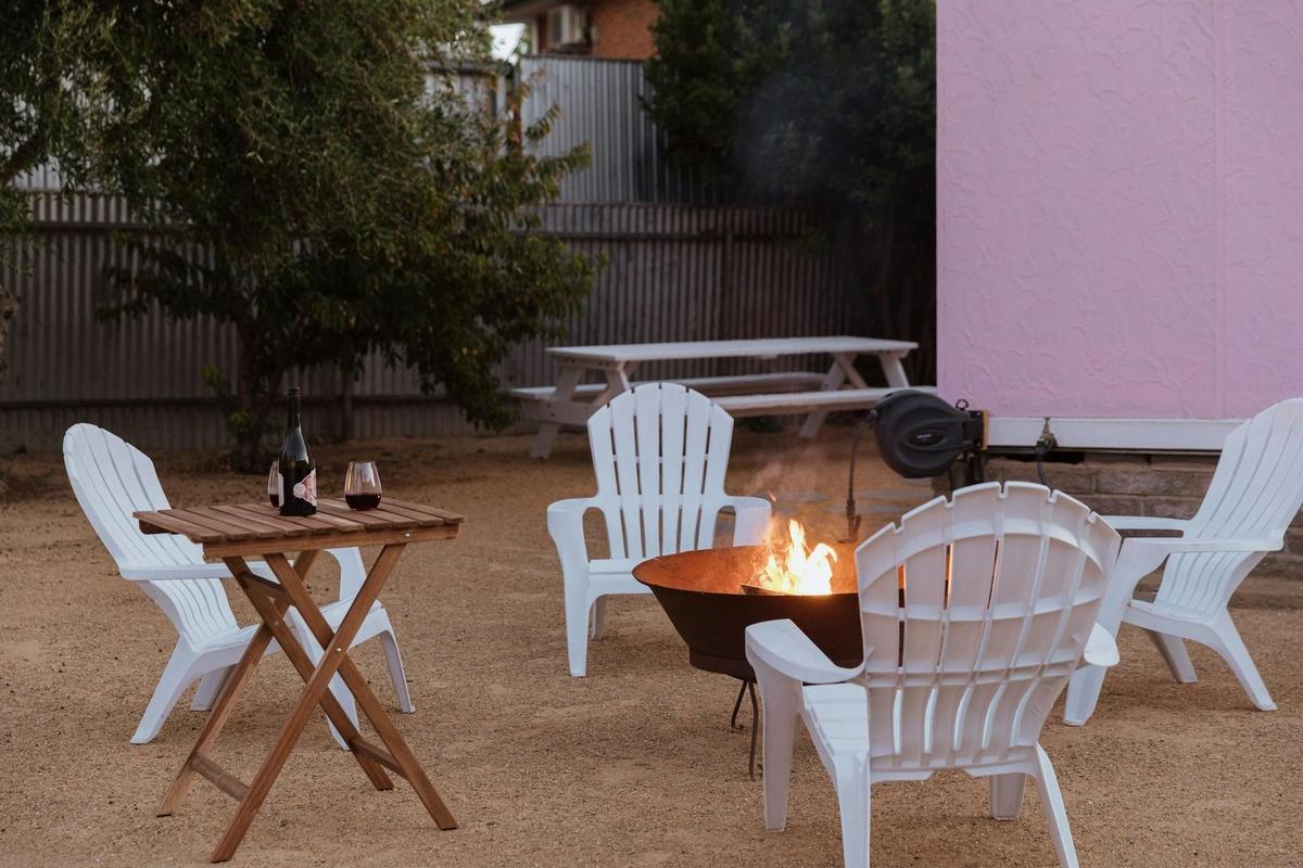 Outdoor fire pit