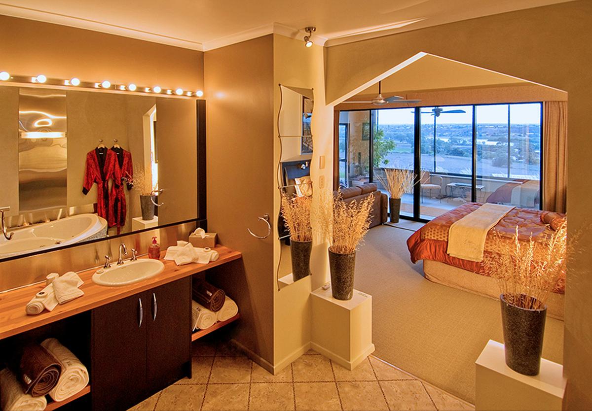 Studio Bathroom with spa