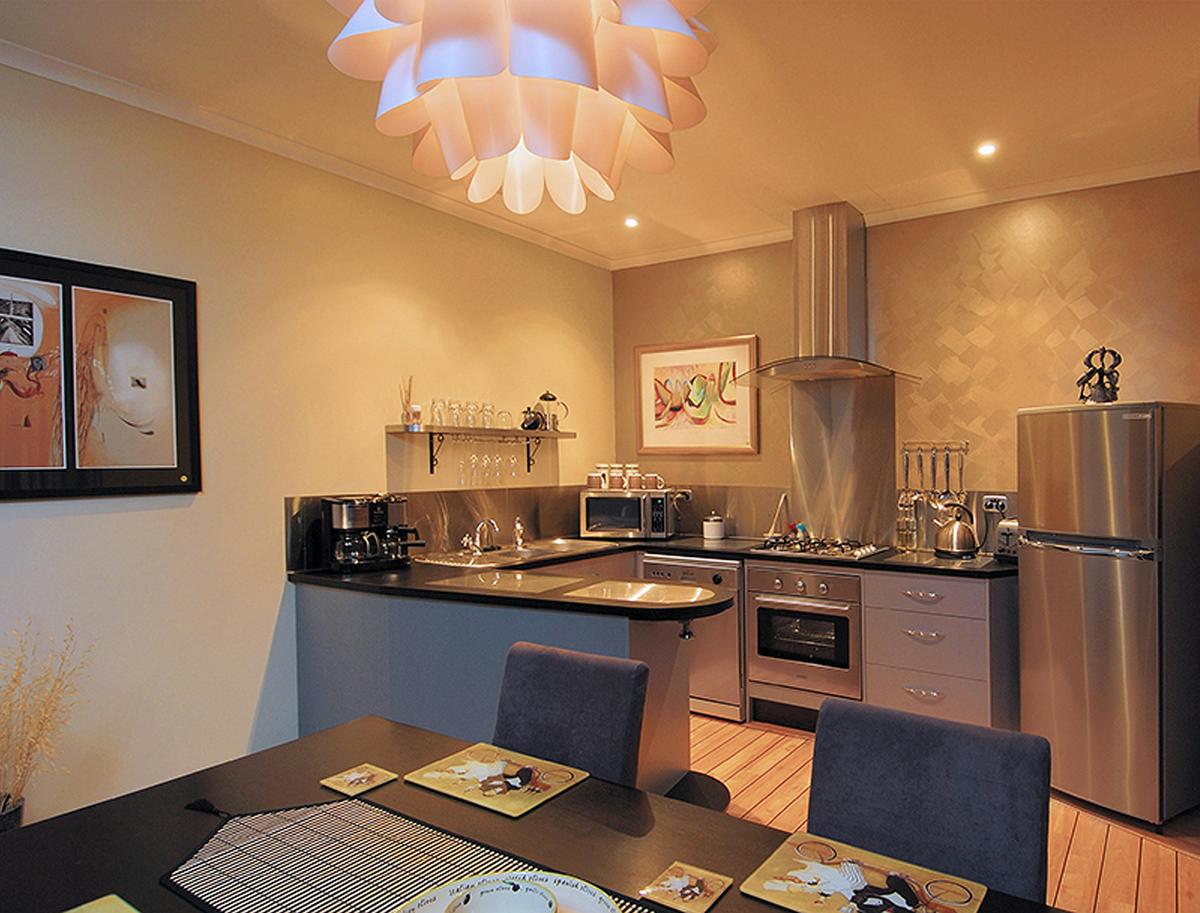 Fully fitted Gourmet Kitchen