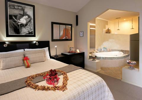 Riverview Rise Retreats - Luxury Couples Accommodation
