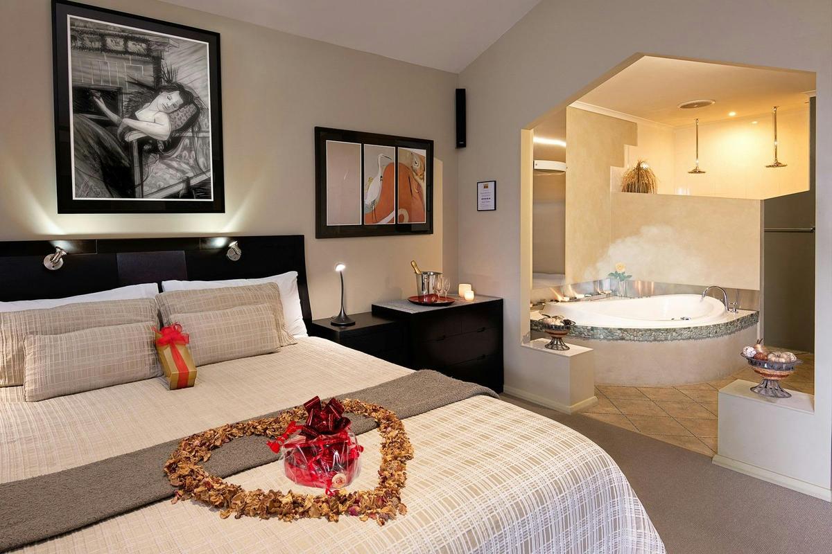 Executive Spa Retreat - Lazy Jane Lodge