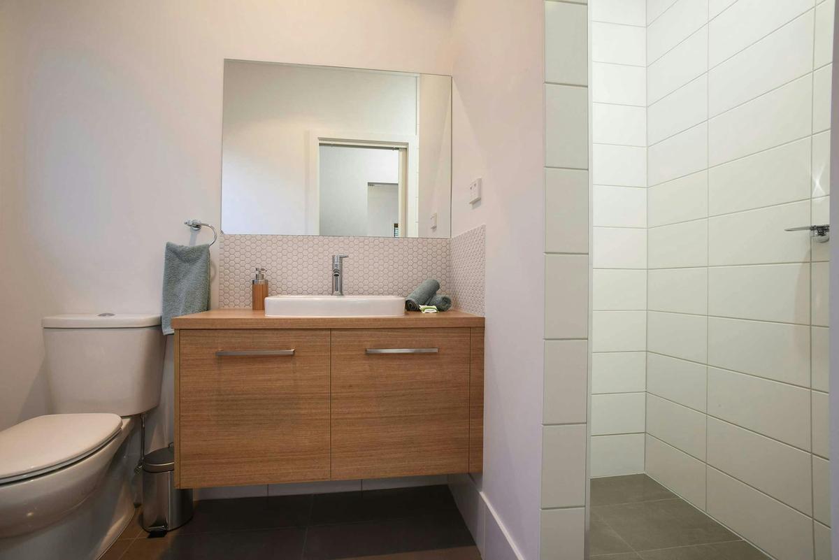 Ensuite bathroom to King bedroom